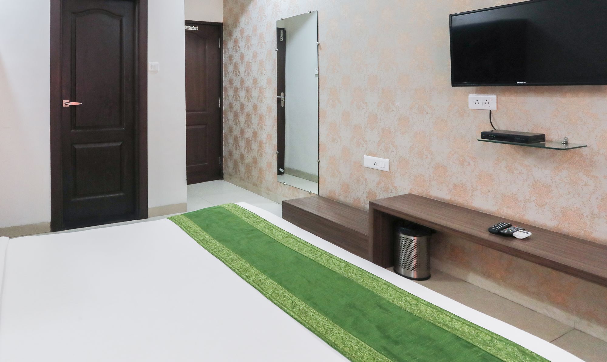 Super Townhouse Divya Palace